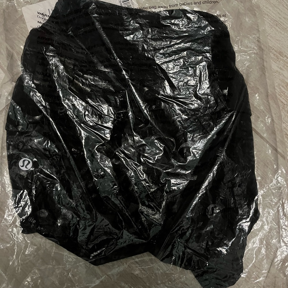 Lululemon Speed Shorts Manifesto BNWT - Picture 3 of 3